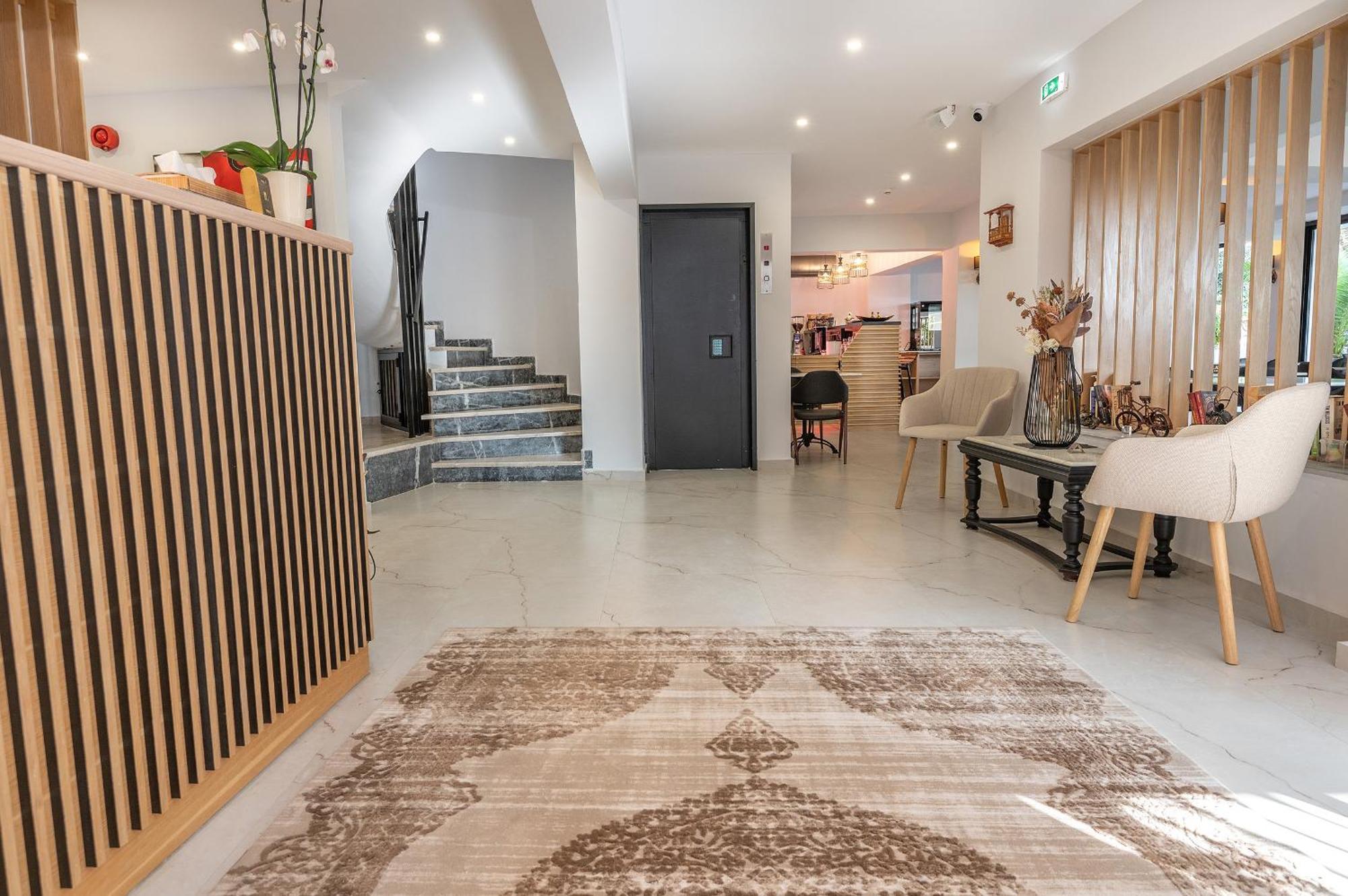 Genesis Hotel ルートラキ エクステリア 写真